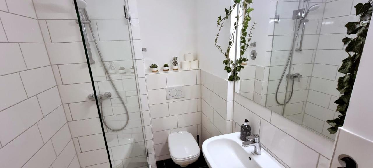 Business Apartment Mit Kuche Fur 1-3 +Netflx+5G Wlan Nahe Der Mhh Im Industrial Design ฮันโนเวอร์ ภายนอก รูปภาพ